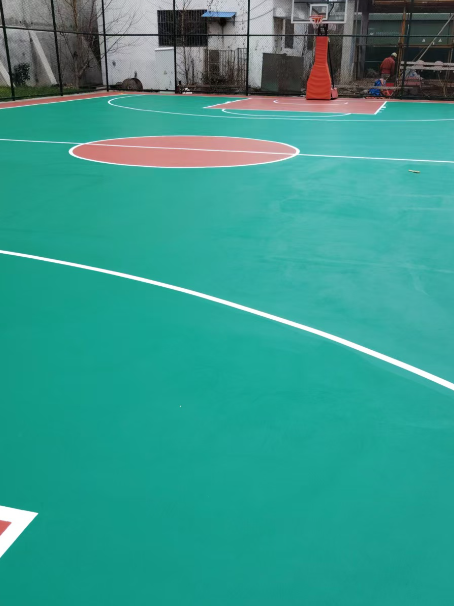 武江 球场长期使用易出现地面开裂